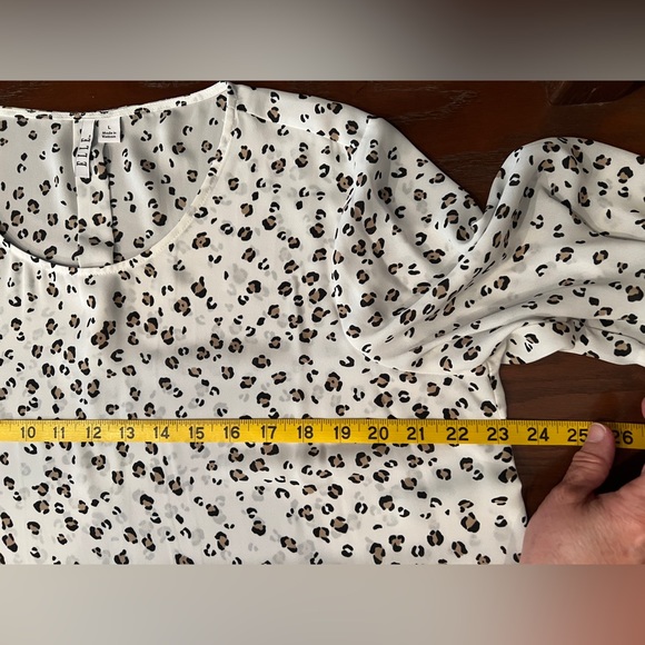 Elle Leopard Print Chiffon Bell Sleeve Blouse Size Large - Picture 6 of 9